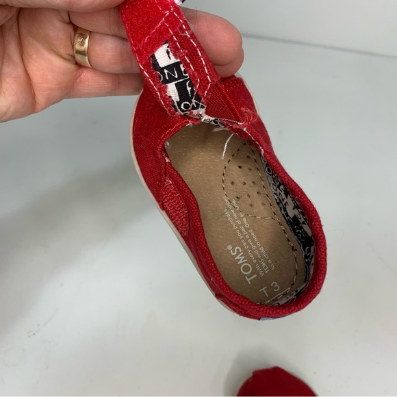 Tiny Toms classic slip-on shoe in red size 3 - Picture 5 of 6